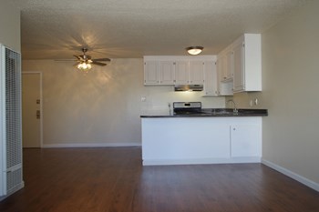 Lakeview Towers | Apartments | Living Room
